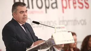 El socialista Santos Cerd&aacute;n, ingresado en la Cl&iacute;nica Universidad de Navarra con positivo en coronavirus