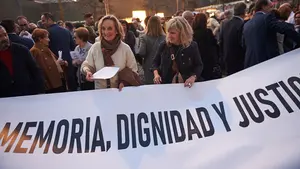 AVT pide a la Fiscalía ilegalizar EH Bildu y recurrir varias libertades concedidas a etarras