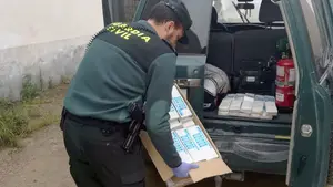 La solidaridad no cesa en Navarra: las policías recogen las donaciones de productos sanitarios