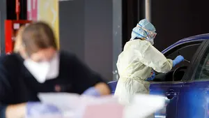 Chivite anuncia que se harán pruebas de Covid-19 a todos los sanitarios navarros tras dos meses de pandemia