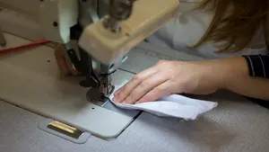 Comienzan a repartirse las pantallas de protección impresas en Pamplona tras ser validadas por expertos