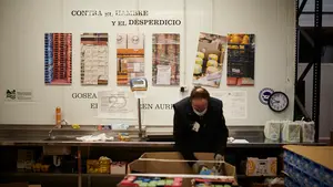 Más de 1.200 familias navarras dependen de la labor "esencial" de los comedores sociales