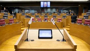 El Parlamento de Navarra mantiene hasta el próximo 26 de abril sus medidas de contención