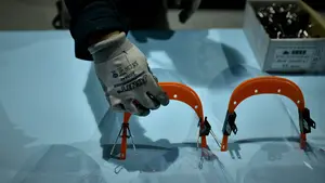 Donan desde Navarra un millar de pantallas faciales para luchar contra el coronavirus en Bolivia