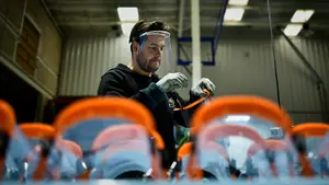 As&iacute; se fabrican las pantallas de protecci&oacute;n 'made in' Navarra para contribuir a la lucha contra el coronavirus