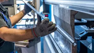 Exigen a las empresas navarras "a garantizar la salud" de los trabajadores en la vuelta a la actividad