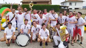 La txaranga de Lumbier anima el confinamiento general con un concierto a domicilio contra el coronavirus