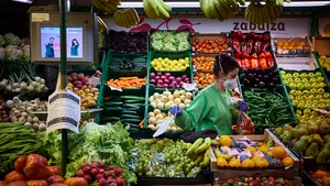 El d&iacute;a a d&iacute;a del Mercado del Ensanche: del campo a la tienda, con aluvi&oacute;n de pedidos a domicilio