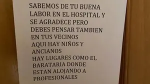 El polémico cartel donde le piden a su vecino médico que no acuda a su domicilio para descansar