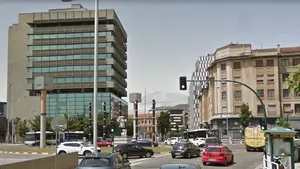 Se salta un semáforo en el centro de Pamplona y acaba denunciado por conducir drogado, sin puntos y sin ITV