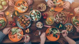 "Mucho temor a los contagios": los consejos de las enfermeras para evitar brotes en comidas y reuniones