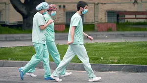 Denuncian que en Navarra se ingresa a pacientes sin sintomatología antes de confirmar con una PCR si tienen Covid-19