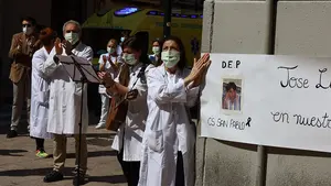 Emotivo homenaje al médico navarro fallecido a los 55 años por coronavirus: "Era muy campechano y cercano"