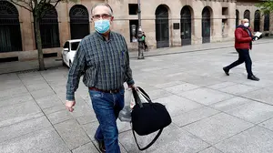 Enrique Maya, alcalde de Pamplona, abandona el hospital tras una semana ingresado por el coronavirus