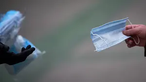 Una marca de supermercados con presencia en Navarra baja el precio de las mascarillas a 15 céntimos