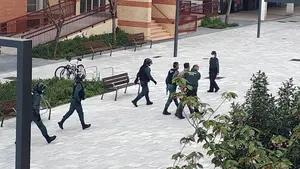 Detienen en Barañáin a un hombre que amagó con apuñalar a una persona en la calle con un cuchillo