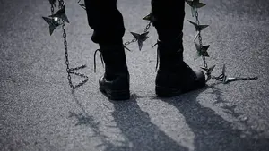 Tres detenidos por robar un coche y embestir contra un policía, que tuvo que disparar al aire