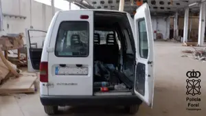 Investigadas tres personas descubiertas mientras robaban en una nave industrial y un supermercado en Navarra