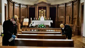 La ayuda de los militares sigue muy presente en Pamplona: su valioso esfuerzo para desinfectar una residencia