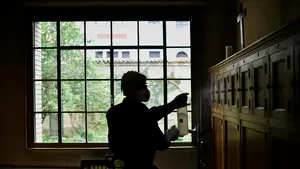 La consejera Maeztu reconoce la falta de material en las residencias navarras, pero cree que ya está "bajo control"