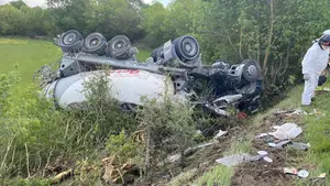 Fallece un camionero navarro tras volcar su vehículo hormigonera en una carretera próxima a Jaca