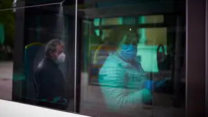 "Más seguro que otras actividades cotidianas": defienden la "seguridad" de villavesas y taxis de Pamplona