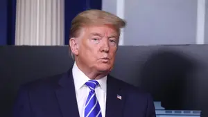 Las 'curas' que propone Trump: "una inyecci&oacute;n" de "desinfectante" y "meter luz solar dentro del cuerpo"