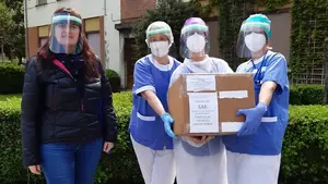 Las residencias de mayores de Navarra reciben una donación de 2.000 pantallas faciales protectoras