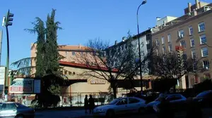 Multan a un sacerdote y a su ayudante por oficiar misa a los vecinos a las puertas de una iglesia