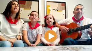 "Volver a abrazarnos otra vez": la ranchera de éxito de una familia navarra desde su casa de Madrid