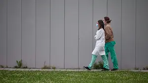 Critican que Navarra obligue a los sanitarios que estuvieron de retén ante la Covid-19 a recuperar horas 