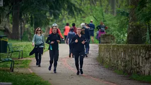 Calles y paseos de Pamplona se llenan de ciudadanos que aprovechan las primeras horas permitidas para hacer deporte