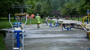 Nuevos aparatos: Pamplona renueva por completo seis gimnasios al aire libre