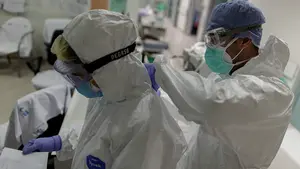 Más de 50.000 sanitarios contagiados: piden al Gobierno una mayor seguridad en los equipos de protección