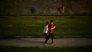 Salud desvela que estudia introducir medidas que "regulen" la práctica de deporte en la calle con mascarilla