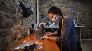 'Do&ntilde;a Re', la tienda de una pamplonesa que da color a las calles con sus mascarillas personalizables