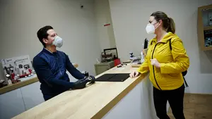 Pamplona "sin comercio local es muy triste": Garnica reabre su joyería con una mezcla de "miedo y ganas"