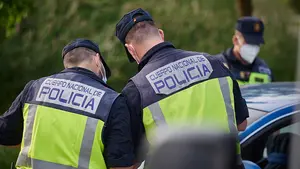 Arrestado en Pamplona en un control rutinario un hombre con cinco órdenes de detención y otra para expulsarlo de España