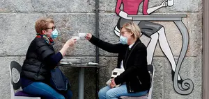 Navarra ya 'brinda' por su acceso a la fase 2, aunque tendrá varias limitaciones