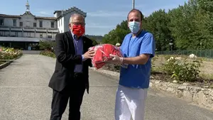 Gesto solidario: Osasuna entrega mascarillas personalizadas a la residencia San Jerónimo de Estella