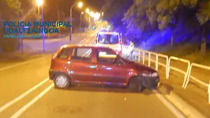 Una conductora borracha de 50 años se estampa contra unas vallas en la calle Biurdana de Pamplona