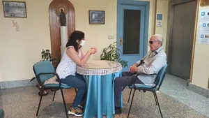 Las lágrimas de emoción de nuestros mayores: "Era ya mucho tiempo y echaba de menos ver de cerca a mi hija"