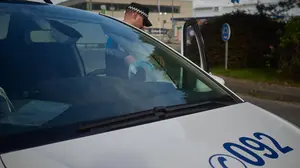 La policía tiene que intervenir en dos fiestas que se estaban celebrando en sendas casas de Pamplona