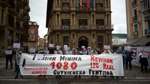 Pensionistas navarros retoman sus movilizaciones en Pamplona a favor de una pensión mínima de 1.080