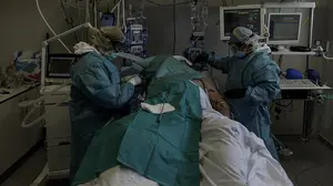 Fallece un hombre por la nueva variante del coronavirus, denominada de Uganda