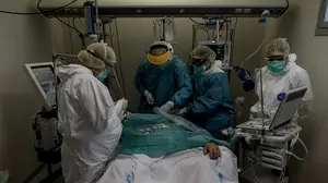 Casi uno de cada tres ingresados por Covid en UCI en Navarra tiene menos de 45 años