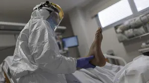 La Covid 'golpea' fuerte a Navarra: 5 muertes y 18 ingresos, tres en UCI