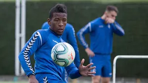 El exosasunista Estupiñán regresa a la Liga: firma siete temporadas por un club de la Primera división