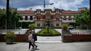 Los residentes en la Meca reciben la tercera dosis y se abre la sala de visitas