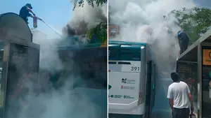 Sobresalto en San Jorge: sofocan el incendio de una villavesa en una parada de Pamplona
